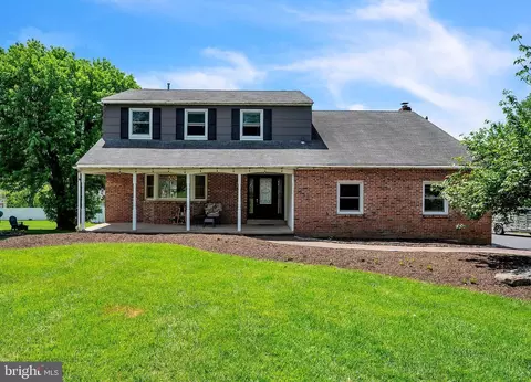 212 Fairhill Dr, Churchville, PA 18966