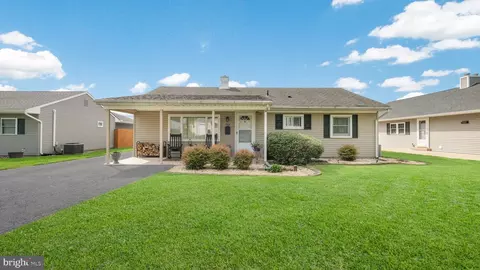 712 Austin Dr, Fairless Hills, PA 19030