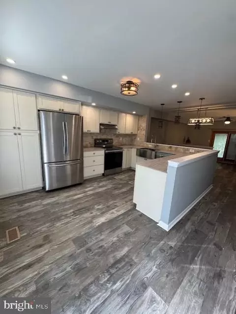 879 Williams Pl, Warminster, PA 18974 photo 2