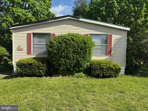 5100 Galen Dr, Morrisville, PA 19067
