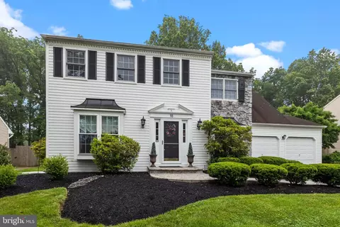 18 Treeline Dr, Holland, PA 18966