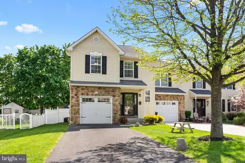 12 Coolidge Ave, Sellersville, PA 18960