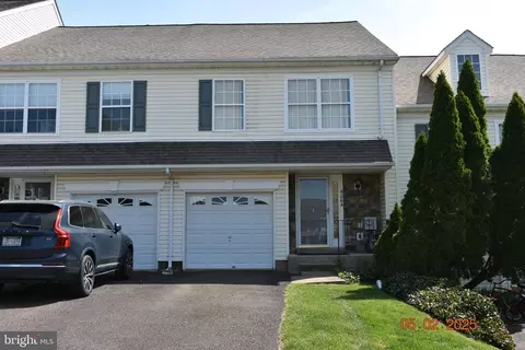 4664 Louise Saint Claire Dr, Doylestown, PA 18902
