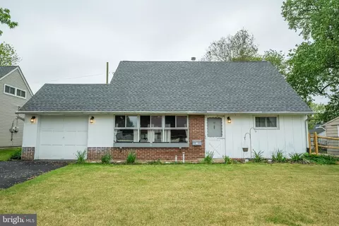 16 Indigo Rd, Levittown, PA 19057