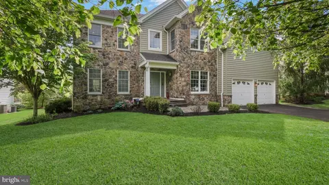 2270 Hedgerow Ln, Furlong, PA 18925
