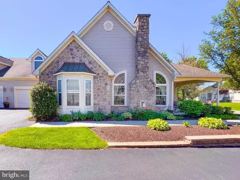 127 Shady Brook Dr, Langhorne, PA 19047