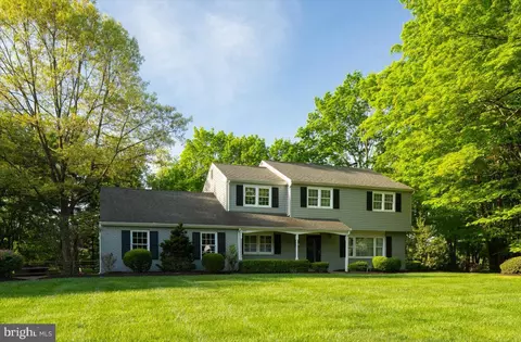 105 Glenwood Dr, Washington Crossing, PA 18977