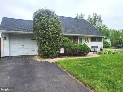 59 Vermont Ln, Levittown, PA 19054