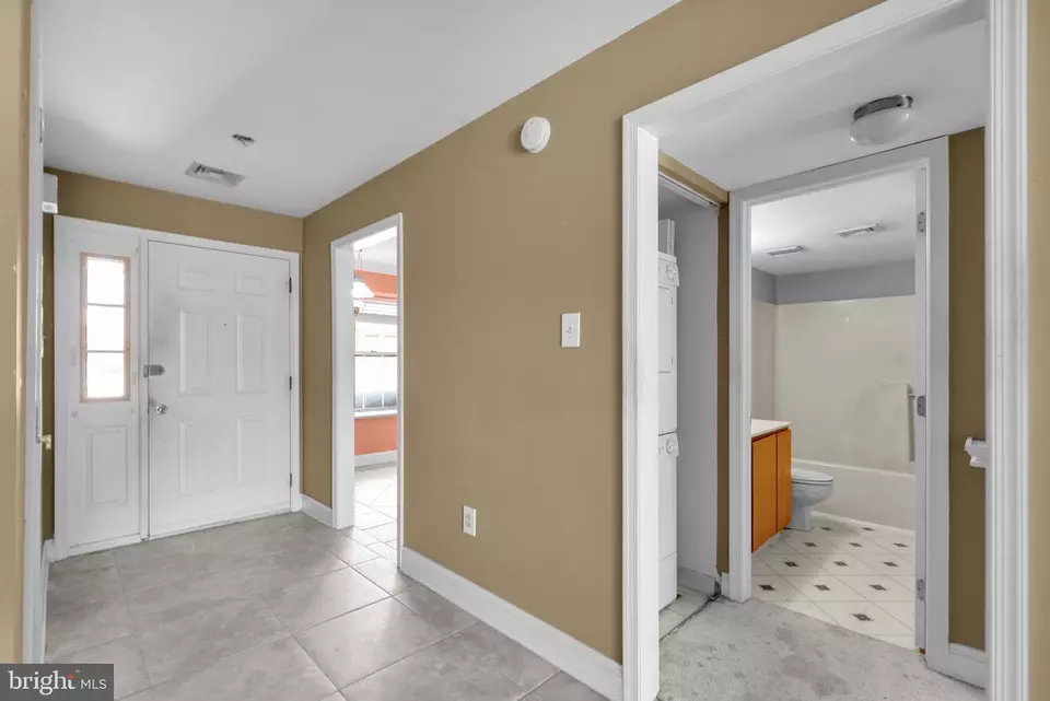 Entry Way - 135 Allem Ln, Perkasie, PA 18944 photo 4 of 5