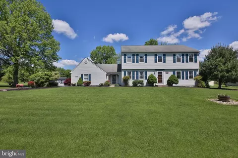 5823 Belmont Manor Dr, Pipersville, PA 18947