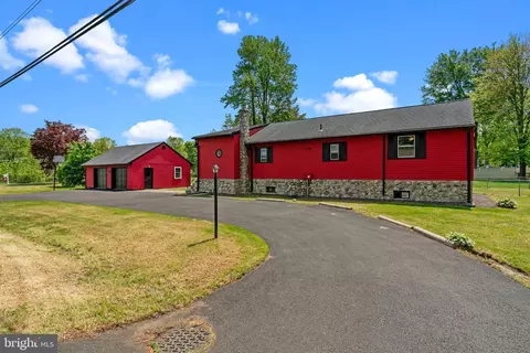 129 Apple St, Levittown, PA 19057
