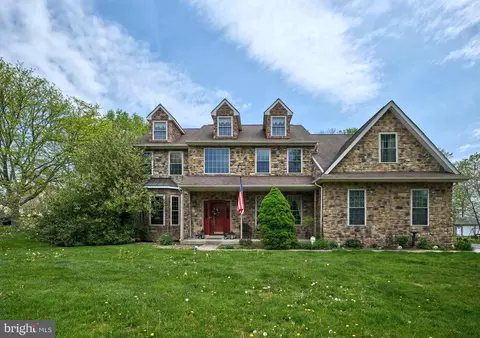 3474 Pond View Dr, Chalfont, PA 18914