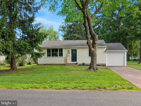 129 Kreutz Ave, Doylestown, PA 18901