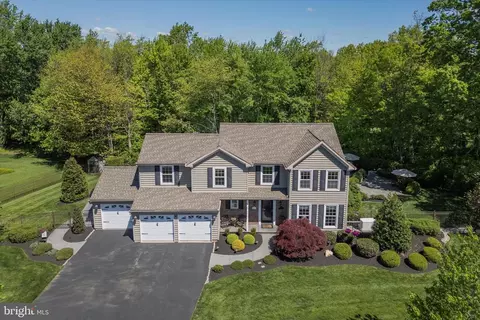1416 Long Pond Dr, Warrington, PA 18976