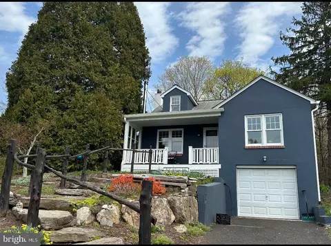 11 Lookover Ln, Ferndale, PA 18921
