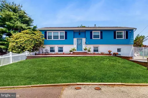 902 New Chestnut St, Bristol, PA 19007