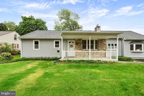 36 Taylor Dr, Levittown, PA 19054