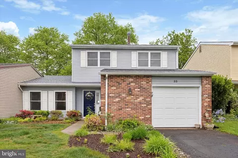35 King Charles Ln, Newtown, PA 18940