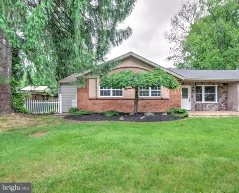611 Cembra Ct, Feasterville Trevose, PA 19053