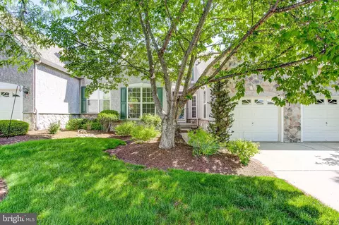 6 Beidler Dr, Washington Crossing, PA 18977