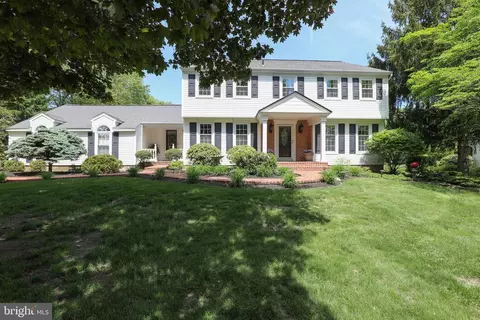 8 Tiffany Dr, Perkasie, PA 18944