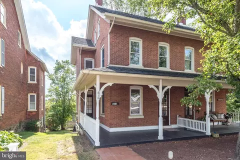 616 W Walnut St, Perkasie, PA 18944
