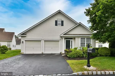5 Yarrow Way, Langhorne, PA 19047