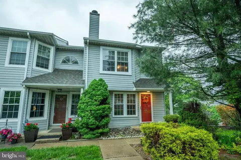 25 Parkview Cir, Southampton, PA 18966