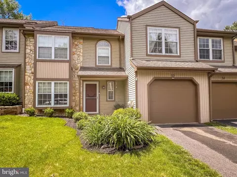 33 Laurel Cir, Newtown, PA 18940