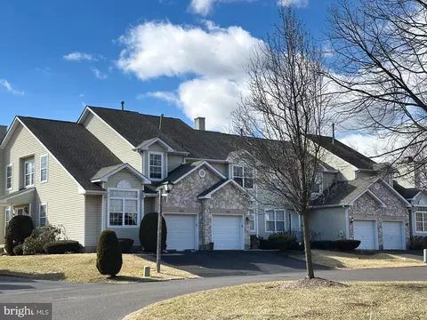 2232 Orchard Hill Cir, Warrington, PA 18976