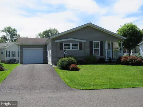 207 Spring Meadow Cir, New Hope, PA 18938