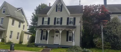 904 W Broad St, Quakertown, PA 18951