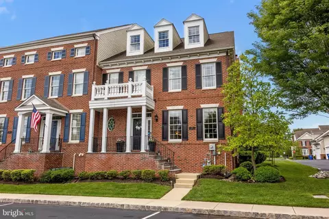 107 Hicks Aly, Newtown, PA 18940