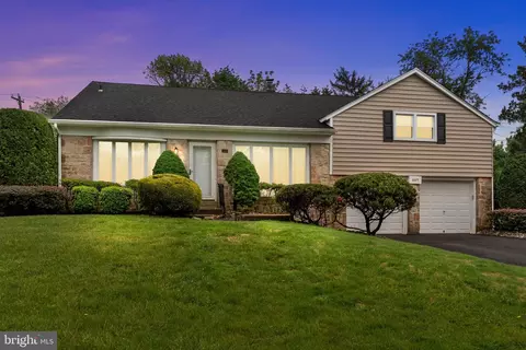 669 Worthington Dr, Warminster, PA 18974