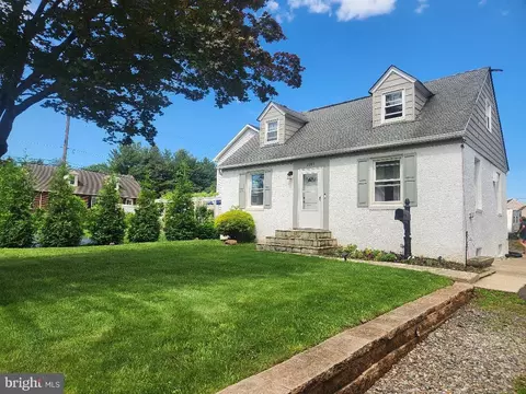 2803 New Falls Rd, Levittown, PA 19056
