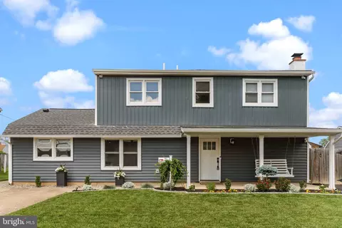 74 Autumn Ln, Levittown, PA 19055