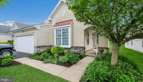 926 Laurens Ln, Warwick, PA 18974