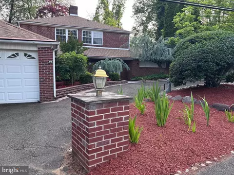 20 Hidden Ln, Feasterville Trevose, PA 19053