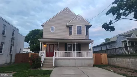 827 Pine St, Bristol, PA 19007