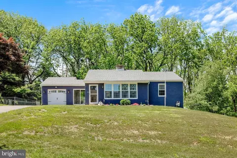 221 Brookside Dr, Feasterville Trevose, PA 19053