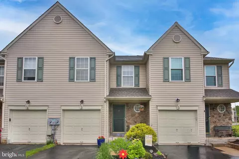 200 Strawberry Ln, Perkasie, PA 18944
