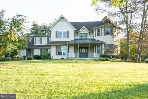 97 Quaker Dr, Newtown, PA 18940