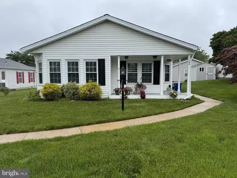 104 Goldenrod Xing E, New Hope, PA 18938
