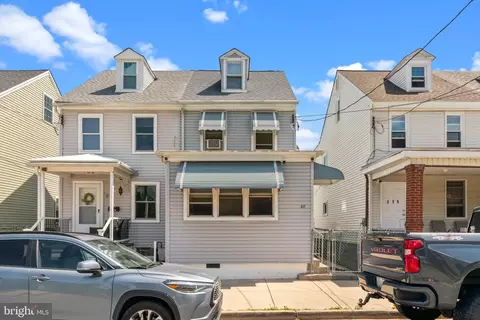 317 Penn St, Bristol, PA 19007
