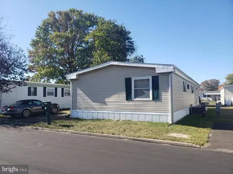 7820 Hampton Dr, Morrisville, PA 19067