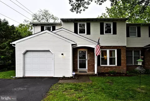 16 Grove Cir, Sellersville, PA 18960