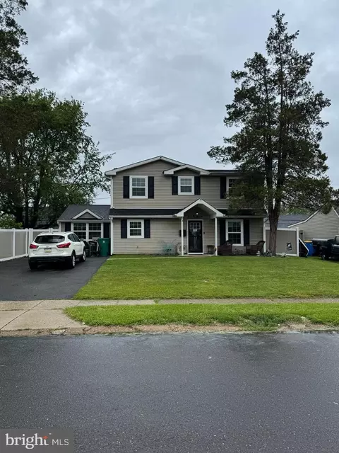 23 Winding Rd, Levittown, PA 19057