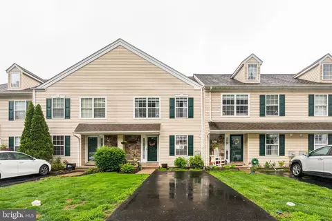 4621 Louise Saint Claire Dr, Doylestown, PA 18902