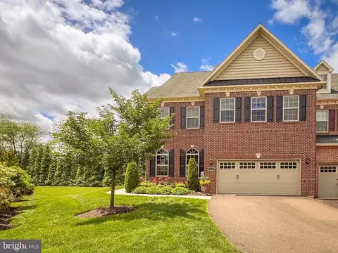 414 Saint James Ct, Langhorne, PA 19047