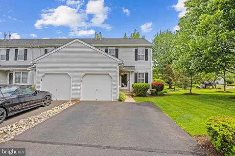 2400 Dogleg Dr, Warrington, PA 18976